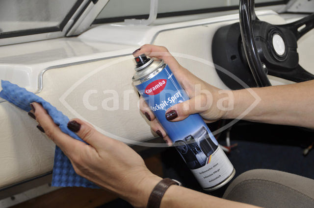 Caramba Premium Protect Cockpit Pflege (500 ml) – Auto Innenraum Reiniger  mit frischem Duft für Kunststoff und Glattleder – schonende Pflege für  anhaltenden Schutz und seidenmatten Glanz : : Auto & Motorrad